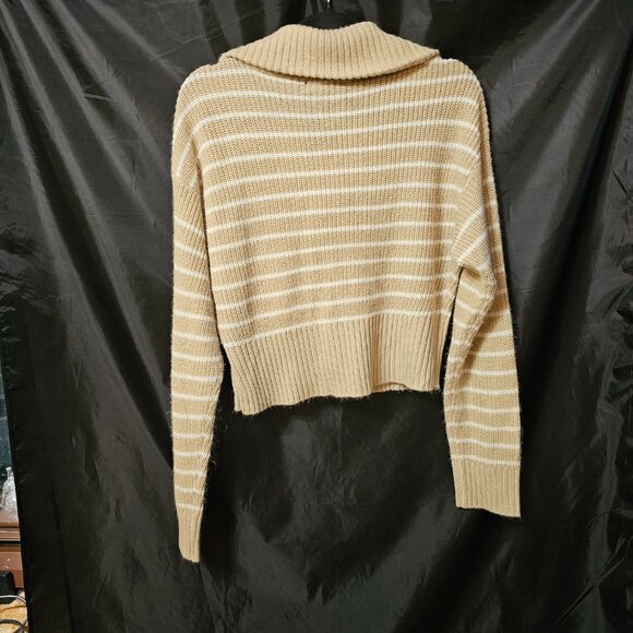 Urban Heritage beige and white stripped 3/4 zip sweater. Size L - Picture 4 of 4